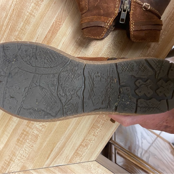 BORN Wynter Brown Suede Booties - Picture 6 of 10